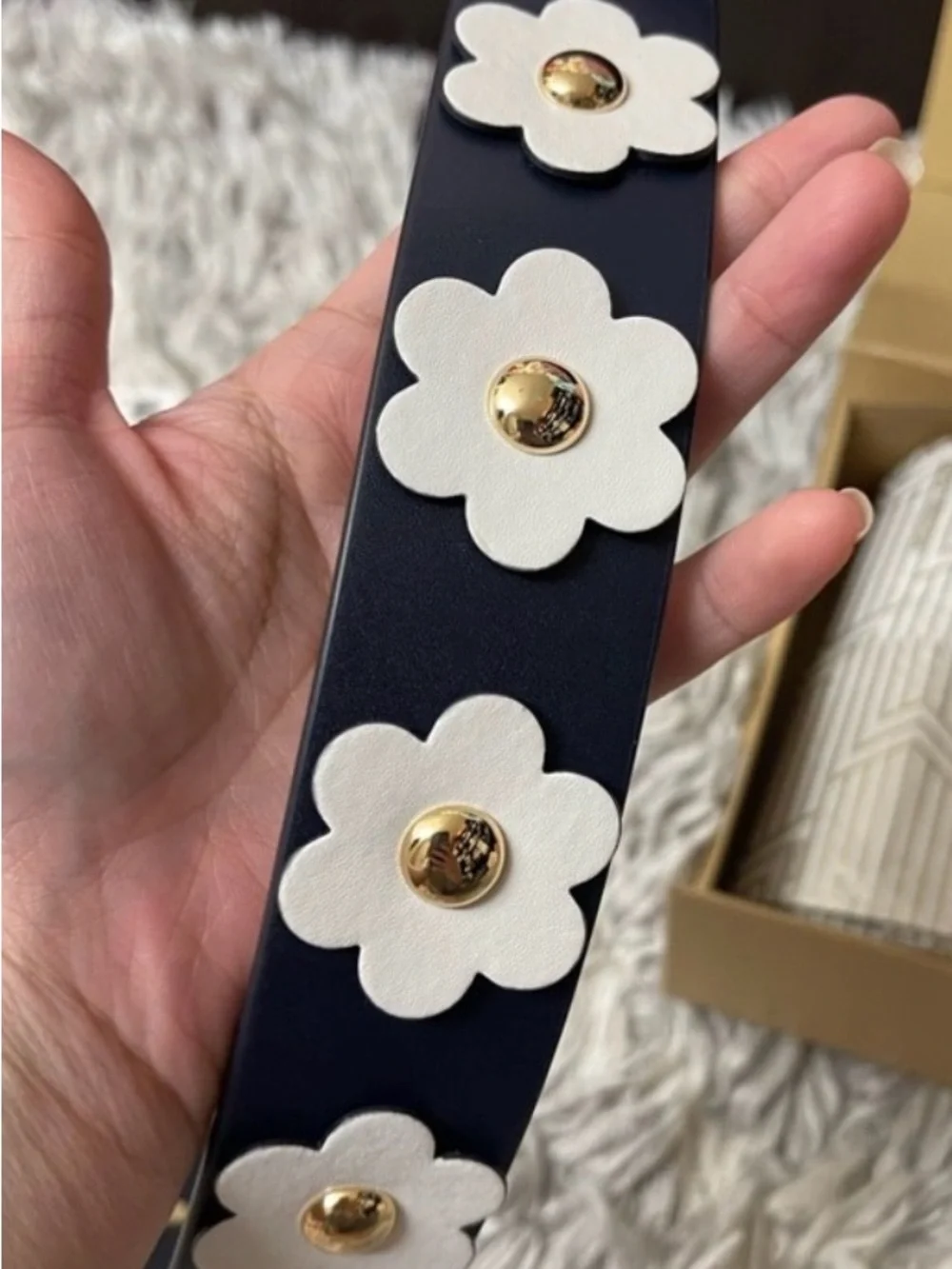 Michael Kor/MK Black Floral Appliqué Bag Strap, guitar strap 🌼 NWT- - Picture 2 of 14